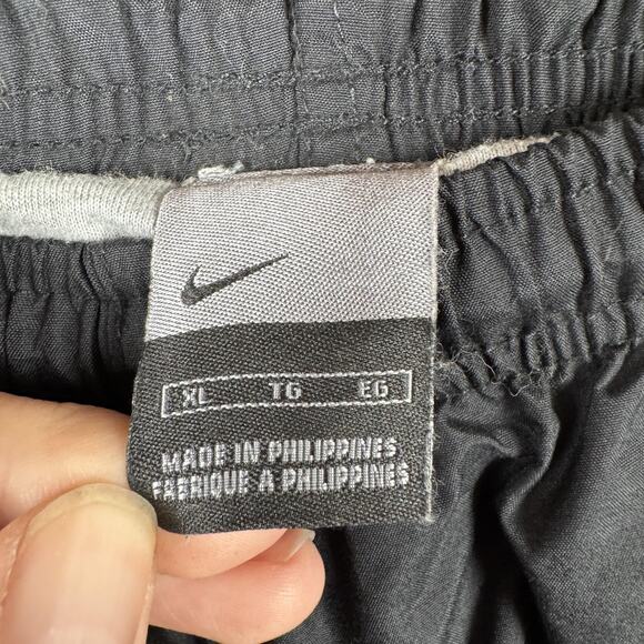 Nike Track Pants Mens XL Black White Side Stripe Lined Warm Up Athletic Swoosh - Picture 2 of 6